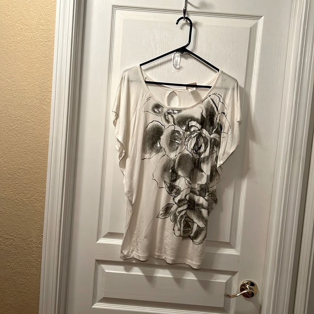 Pretty Good  Women's top white and gray Short sleeve shirt - Size M